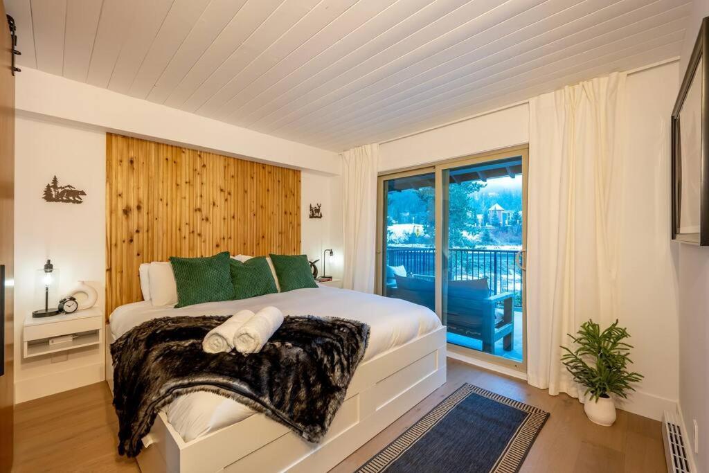 Powder & Pines Luxury Suite Whistler Exterior photo